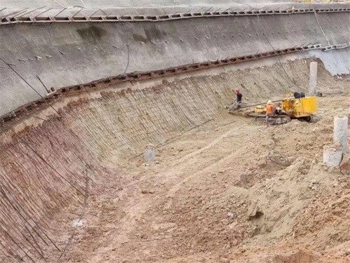 苏尼特左基坑边坡加固