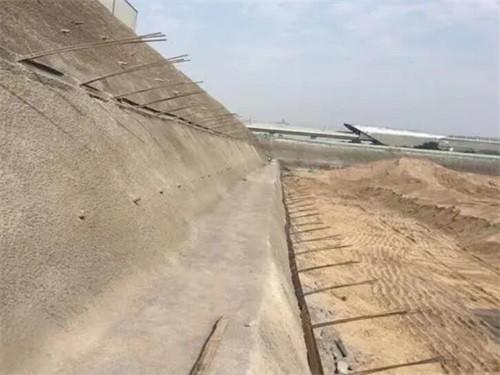 苏尼特左河道边坡加固